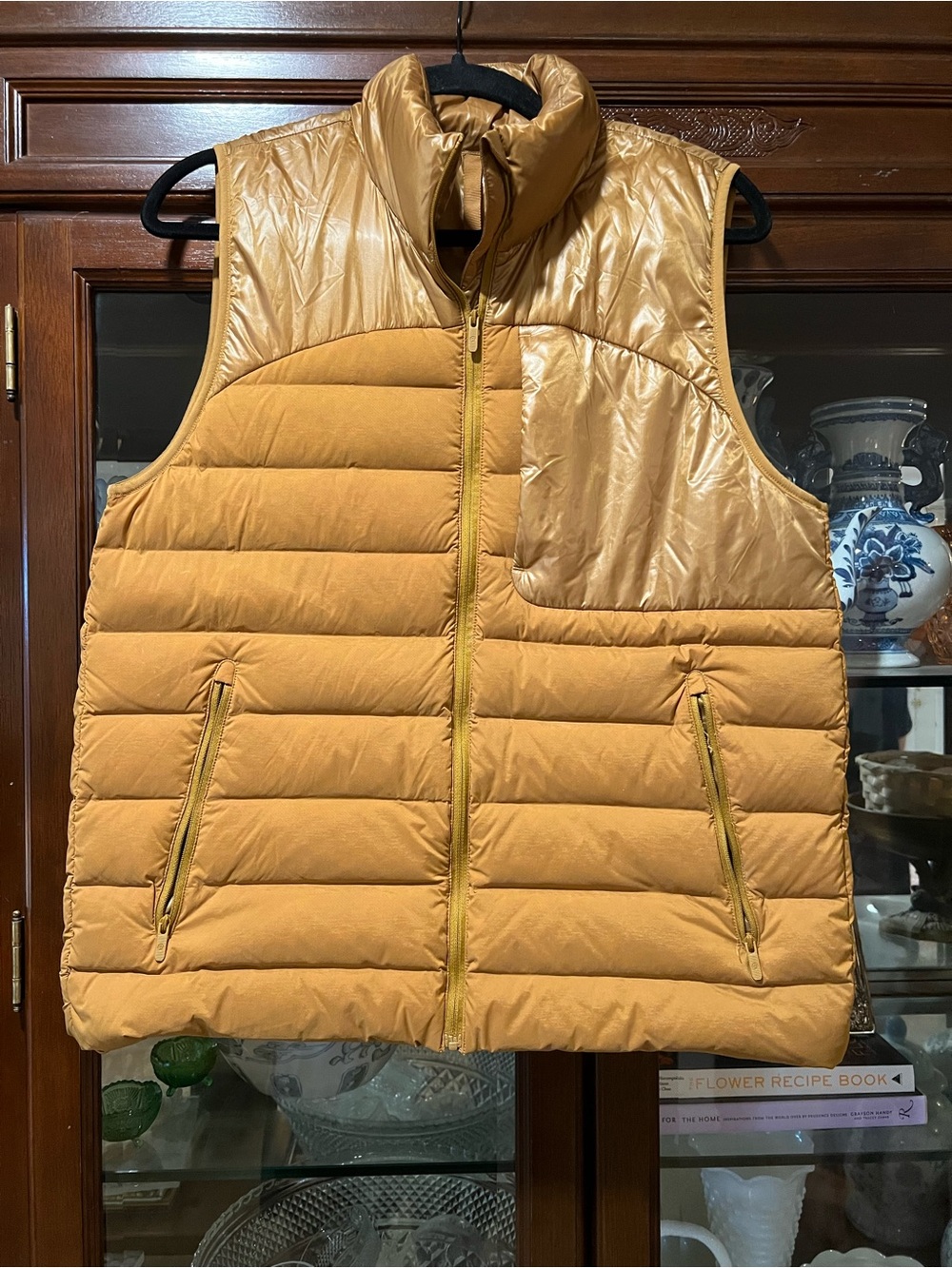 Lululemon Women Navigation Down filled mustard/gold vest size 8